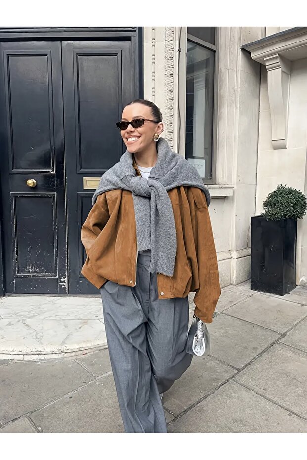 سترة بومبر كبيرة الحجم من الجلد السويدي - 5