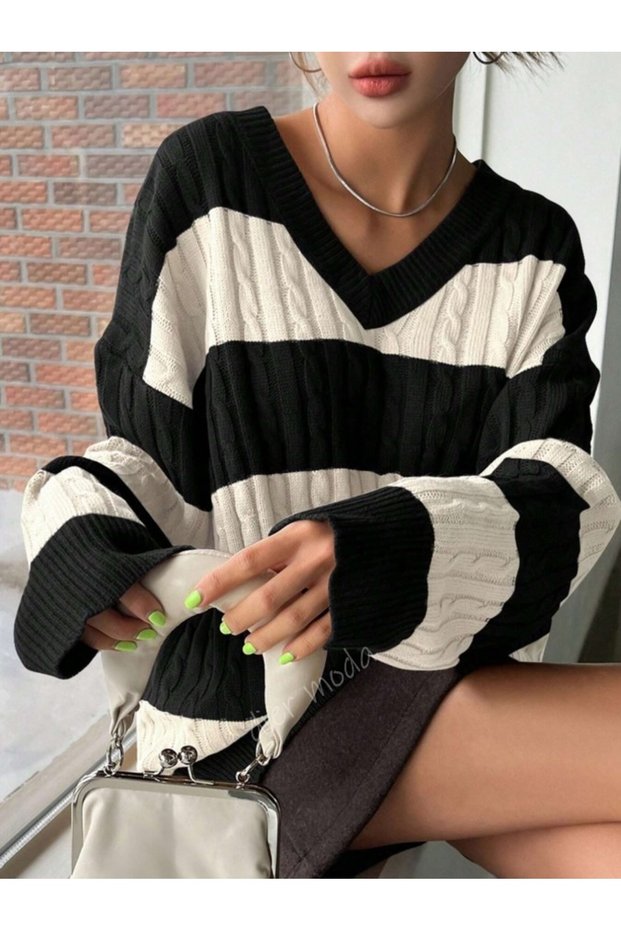 Women's Hair Braid Pattern V-Neck Oversize Vintage Knitwear Sweater Fmoda1071