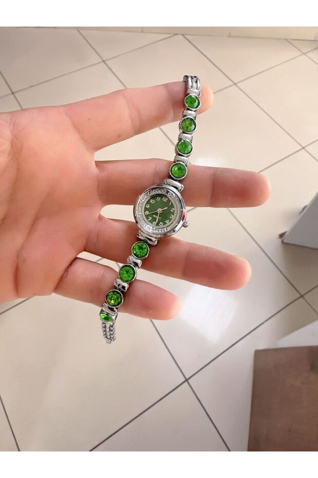 Detailed Stylish Vintage Women's Wristwatch