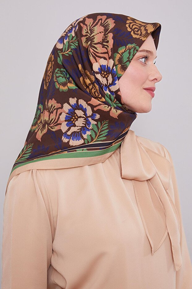 وشاح أورا بنمط الورد باللون البيج - 2