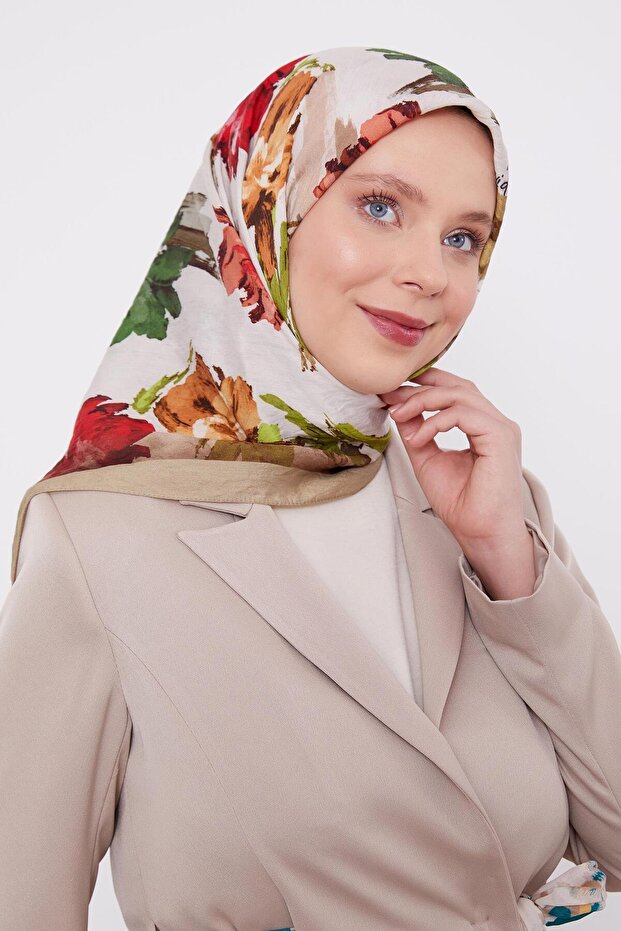 وشاح حريري بنمط تجريدي من فرو المنك - 3