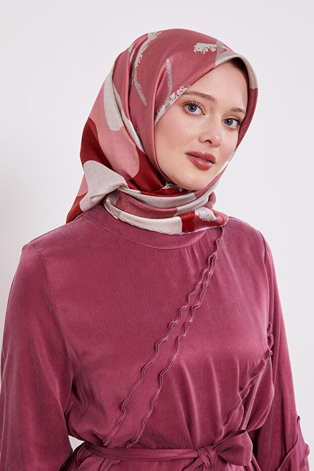 وشاح حريري بنمط دائري وردي اللون - 3