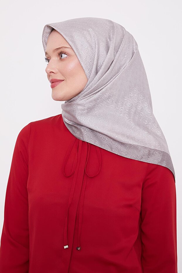 وشاح مونوغرام بنمط حلقة فضية - 1