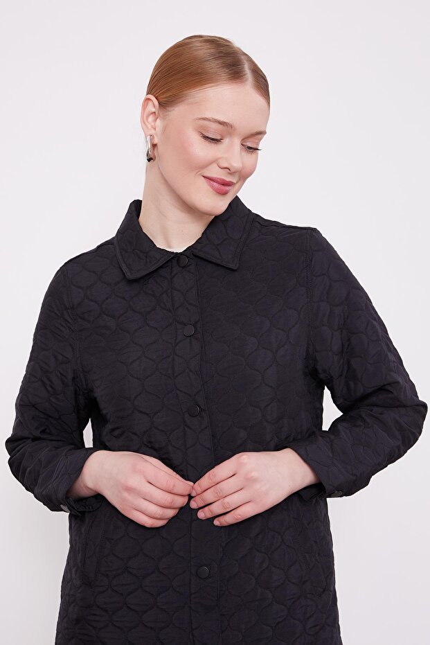 طقم مزدوج مبطن باللون الأسود - 4