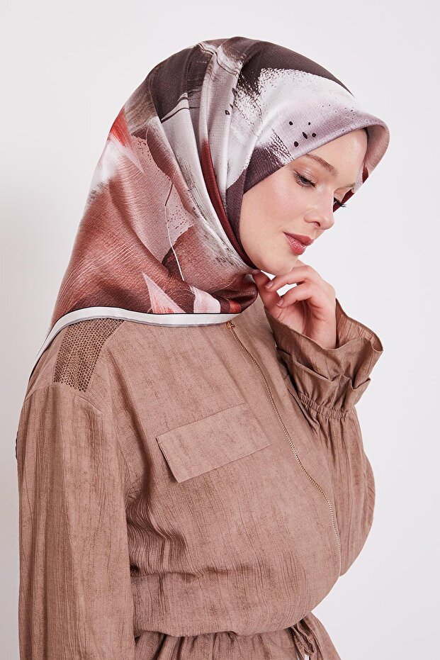 وشاح حريري بنمط أوراق الشجر الرمادية - 1