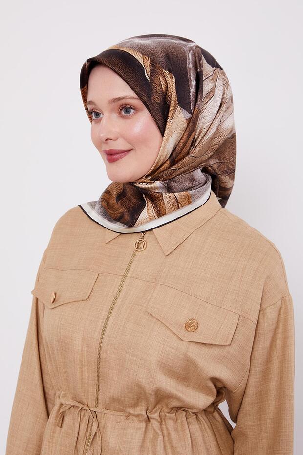 وشاح حريري أسود بنمط تويل مخطط تجريدي