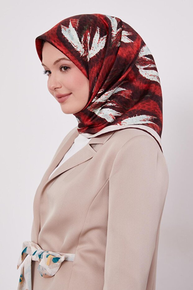 وشاح حريري بنسيج التويل بمظهر انعكاسي بلون الكرز - 1