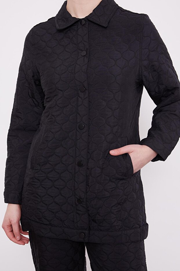 طقم مزدوج مبطن باللون الأسود - 5