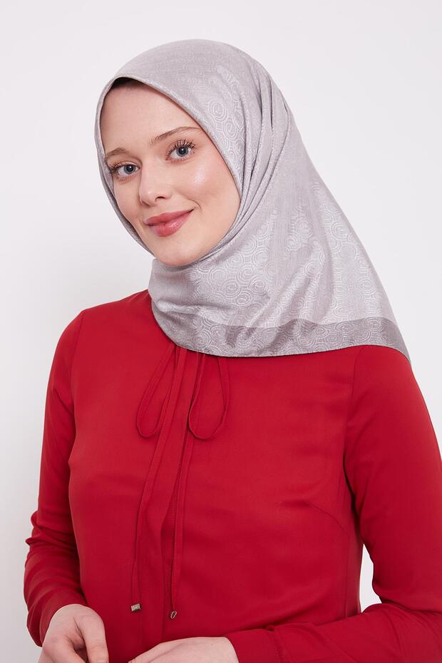 وشاح مونوغرام بنمط حلقة فضية - 3