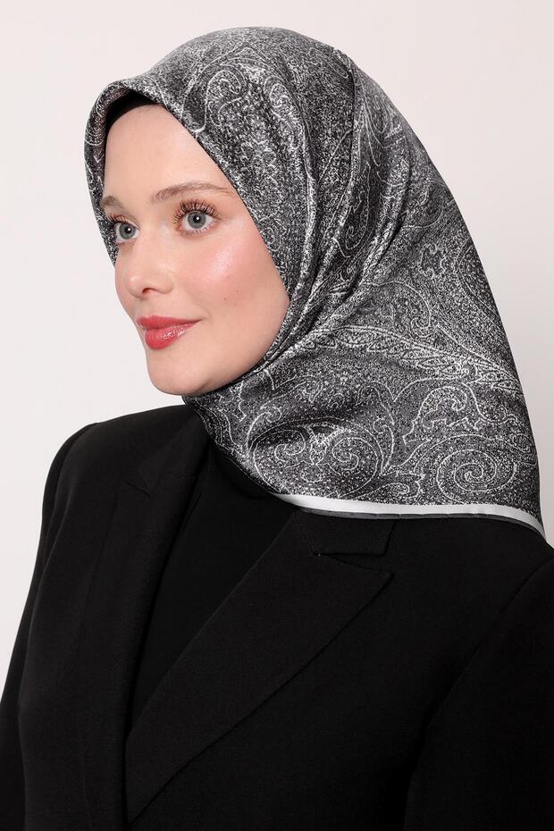 وشاح حريري بنمط عرقي تجريدي باللون الرمادي