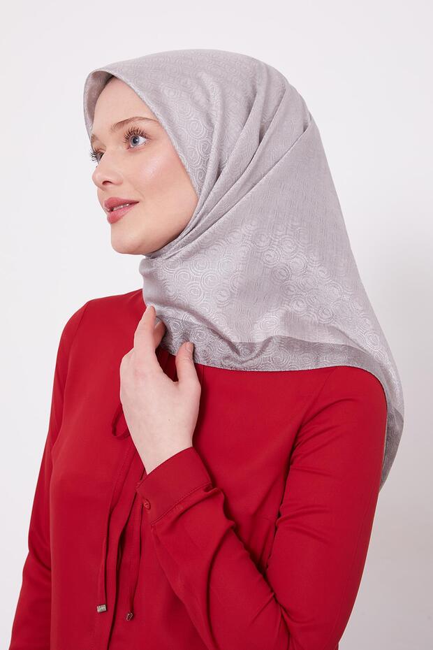 وشاح مونوغرام بنمط حلقة فضية - 2