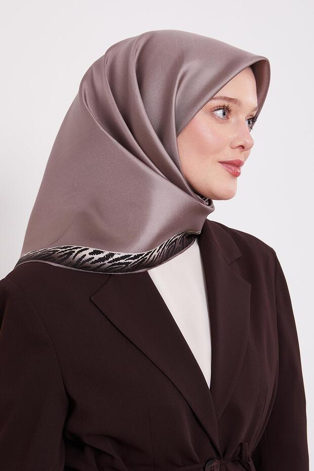 وشاح حريري من نسيج التويل بنمط الفهد من A.Vizon - 1