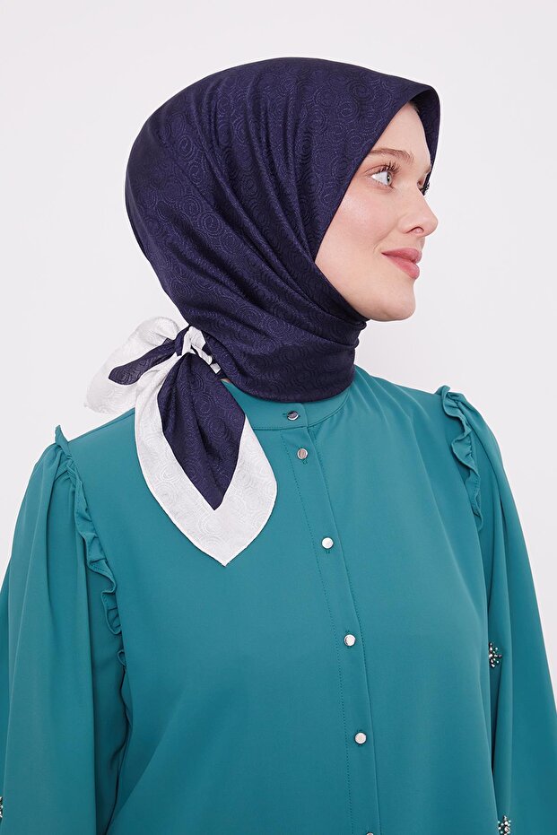 وشاح مونوغرام بنمط حلقة إكرو-لاكي