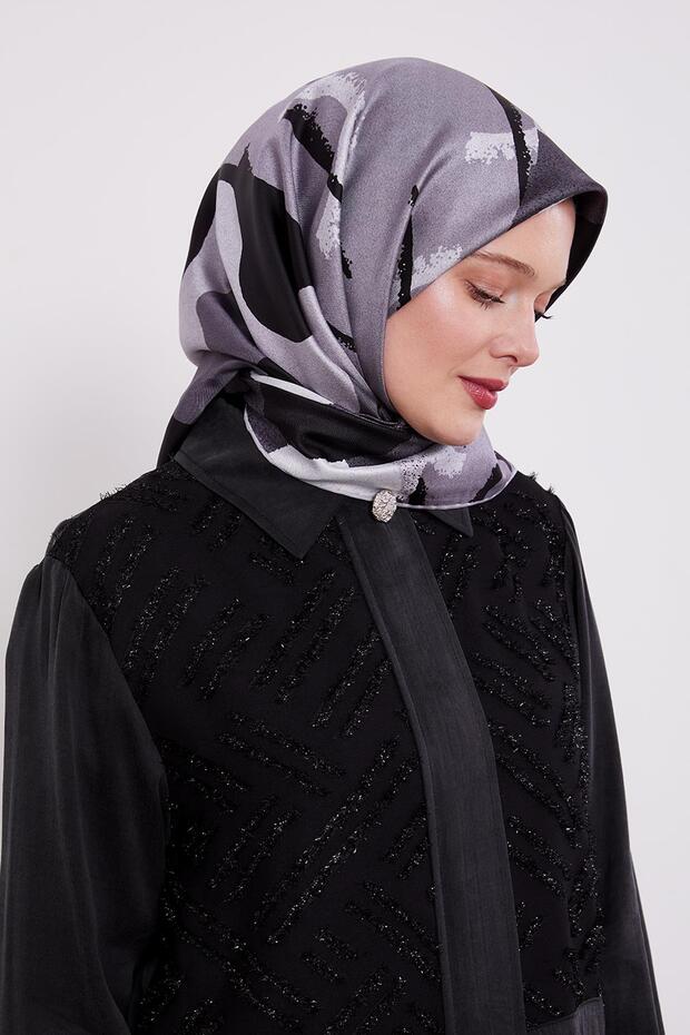 وشاح حريري بنمط دائري رمادي اللون - 2