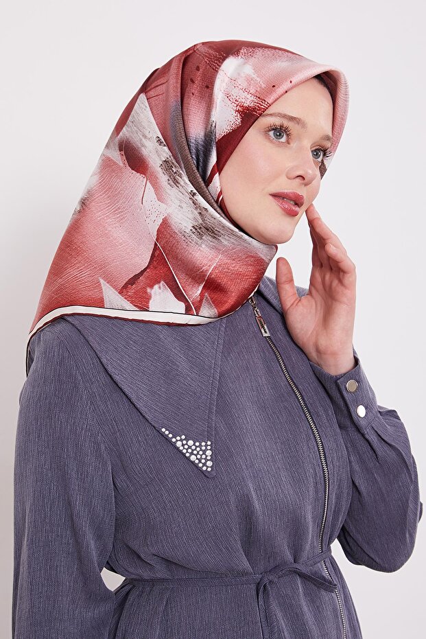 وشاح حريري بنمط أوراق الشجر العاكسة باللون العنابي - 1