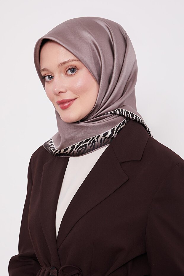 وشاح حريري من نسيج التويل بنمط الفهد من A.Vizon - 2