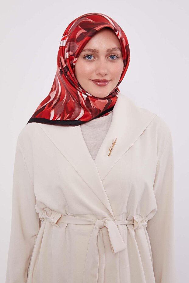 وشاح حريري بنمط تويل مخطط باللون الأحمر - 4