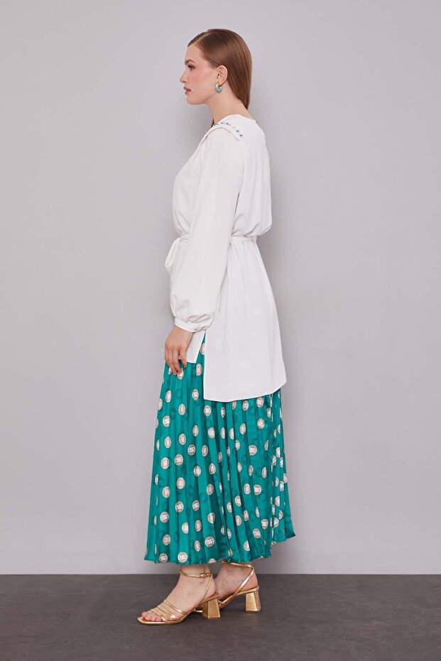 طقم تنورة منقوشة باللون الأخضر الزمردي - 2