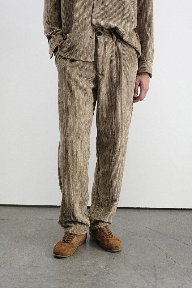 Effective Pleated Velvet Brown Pants