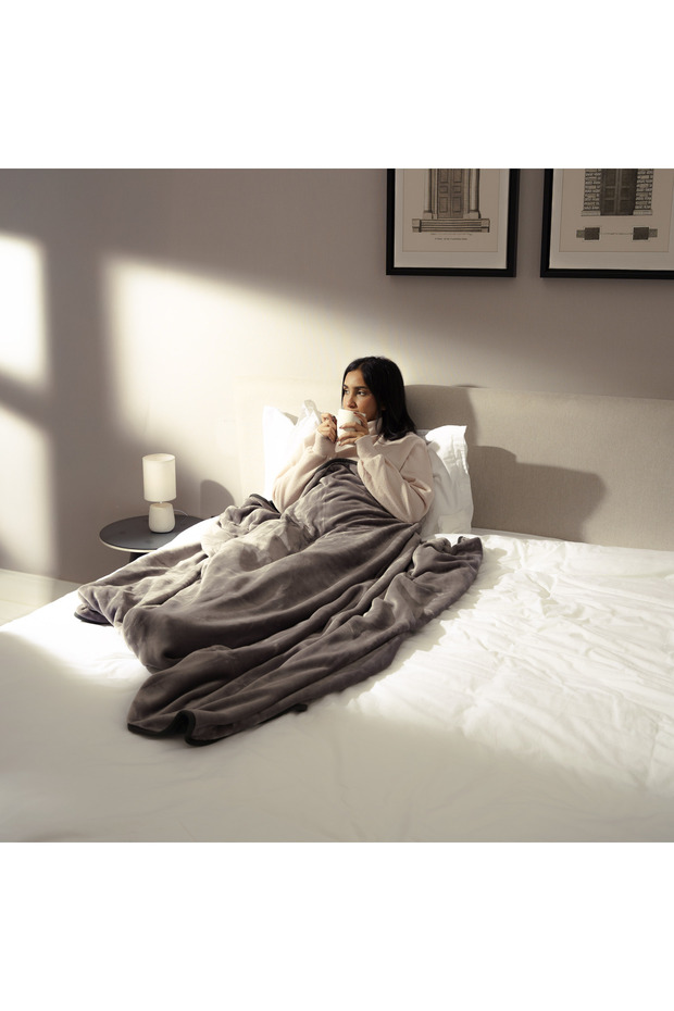 بطانية شتوية مصنوعة من البوليستر بنسبة 100%. مقاس 200×150 - بطانية مخملية ناعمة ومريحة، بلونين. - 4