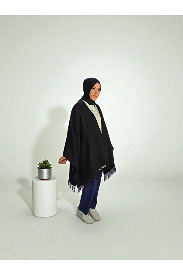 وشاح كتف نسائي أسود سادة طويل