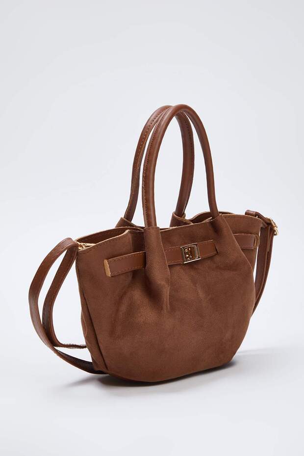 Mini-City-Tasche aus hellbraunem Wildleder mit Kreuzriemen für Hand und Schulter TWOSS25OC00003 - 2
