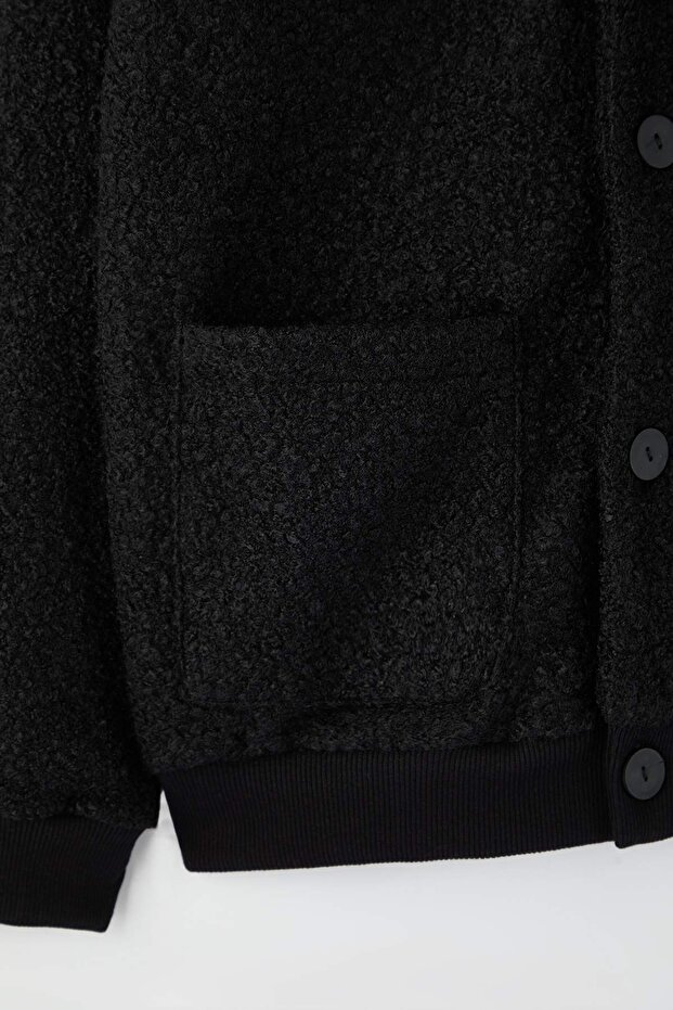 Siyah Oversize/Geniş Kesim V Yaka Düğmeli Dokulu Kalın Hırka TMNAW26HI00004 - 6