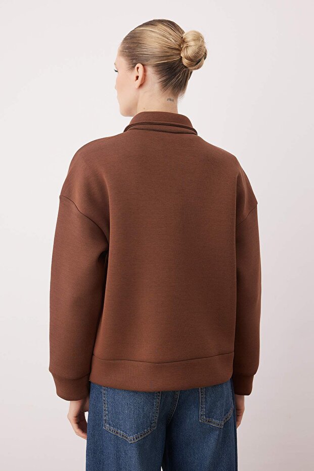 Kahverengi Fermuarlı Polo Yaka Oversize Kalın İçi Polarlı Örme Sweatshirt TWOAW26SW00120 - 4