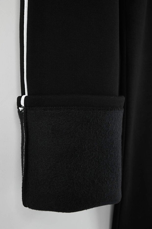 Siyah Straight Fit Kalın Kumaş Biyeli Açık Paça Eşofman Altı TMNAW26EA00006 - 5