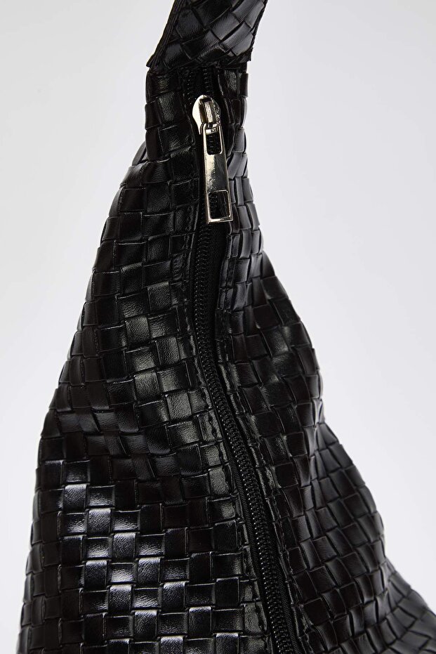 Czarna torba na ramię z dużym wzorem w kratkę TAKAW26OC00045 - 4