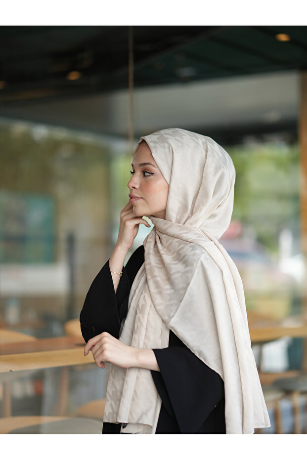 Scrambles Patterned Jacquard Shal - 1