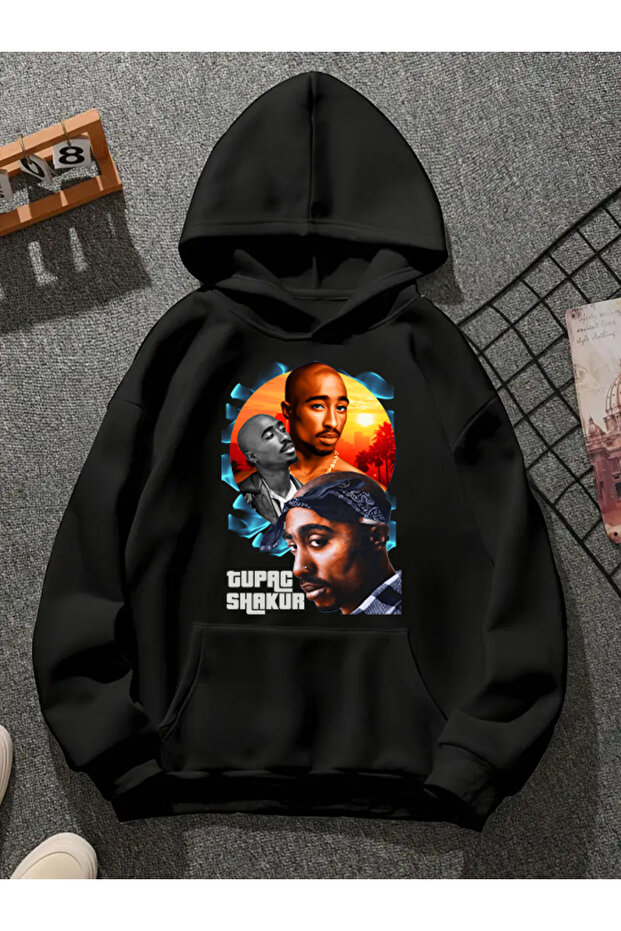 سويت شيرت أسود بقلنسوة مطبوعة من tupac v16