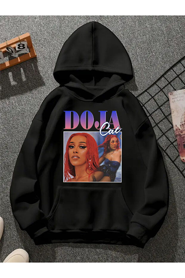 سويت شيرت أسود بقلنسوة مطبوع عليه doja cat v2