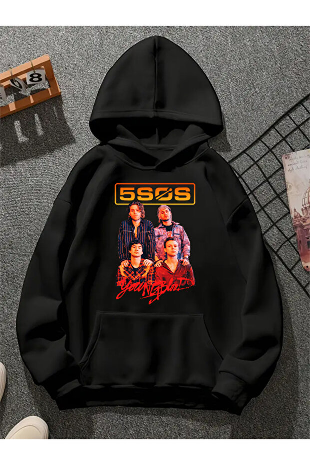 5 sos v1 سويت شيرت أسود مطبوع عليه هوديي