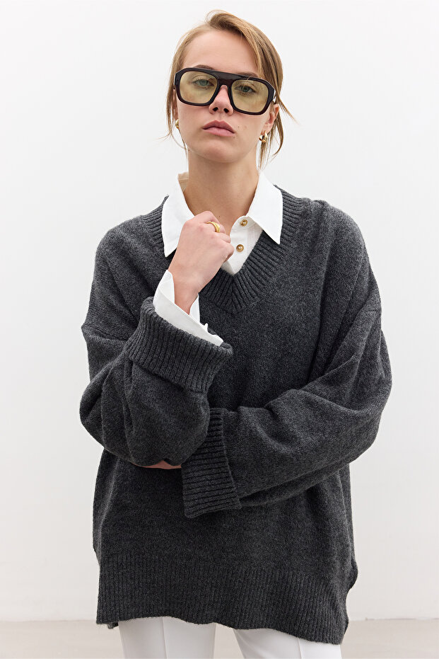 Strickpullover mit V-Ausschnitt – einfarbig gestrickt, Anthrazit - 4