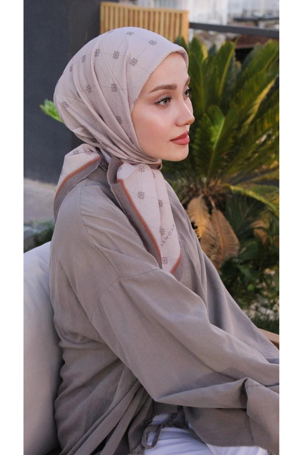 تصميم وشاح حريري