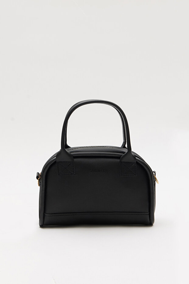 Black D26 Casual Women's Hand and Shoulder Bag with Single Zipper Compartment and Adjustable Long Strap Detail