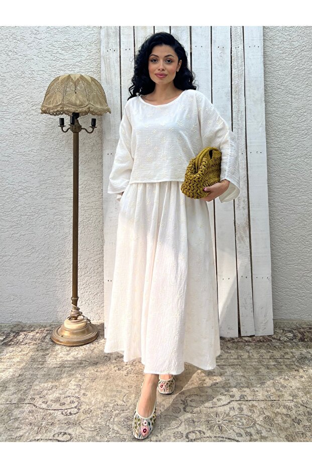 White Embroidered Muslin Loose Blouse and Flared Skirt Set (Embroidered 2-Piece Set)