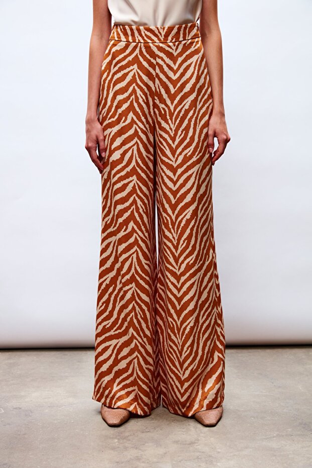 Zebra-gemusterte Satinhose – Kamel - 6