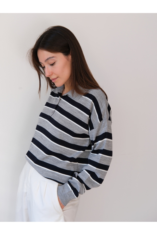 Una Fiaba - Gray Striped Women's Three-Button Shirt Collar Knit Sweater