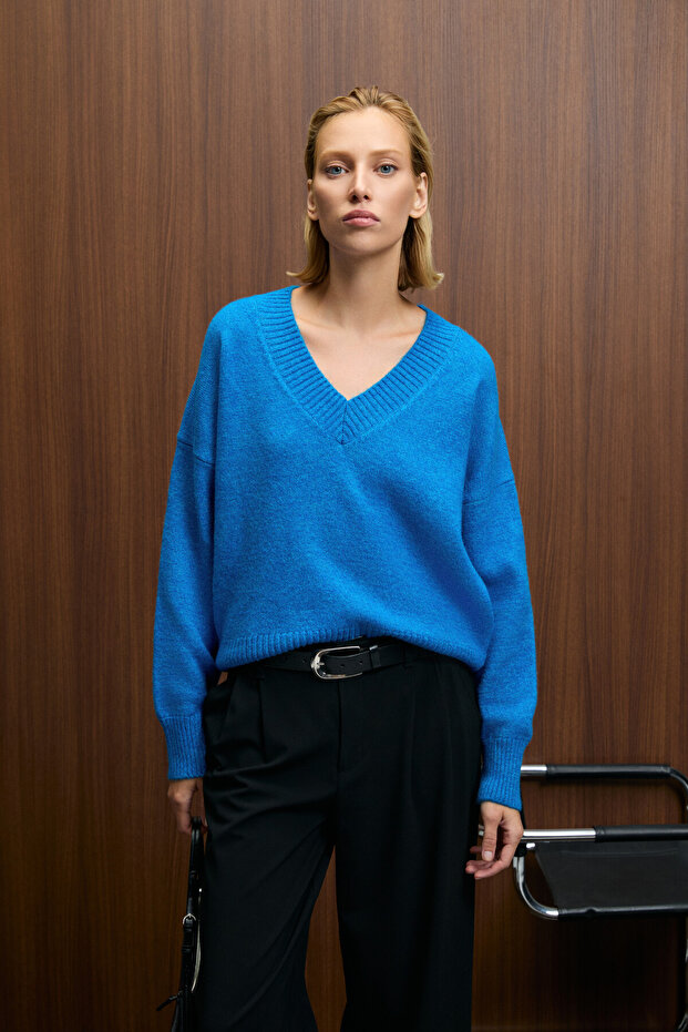 Norsha Women's V-Neck Soft Textured Relaxed Fit Knitwear Blue Sweater