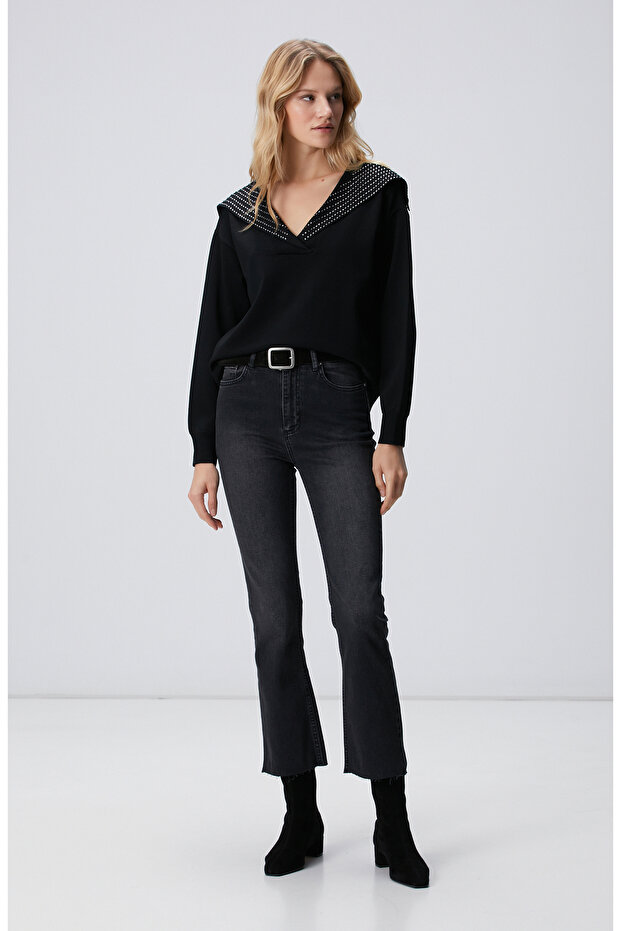 Siyah Yaka Taş Baskılı Triko Kazak - 3