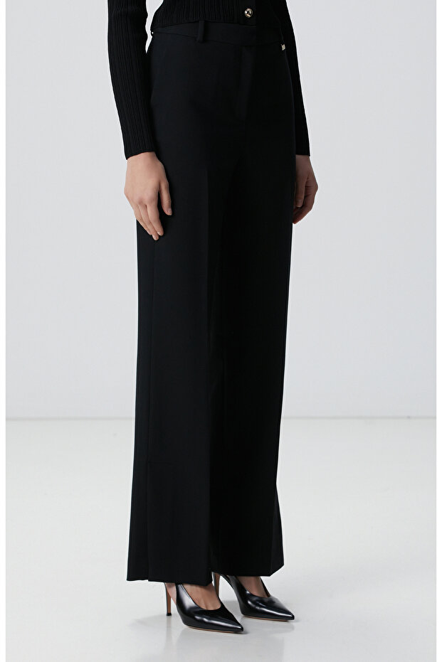 Siyah Paçası Yırtmaçlı Pantolon - 2