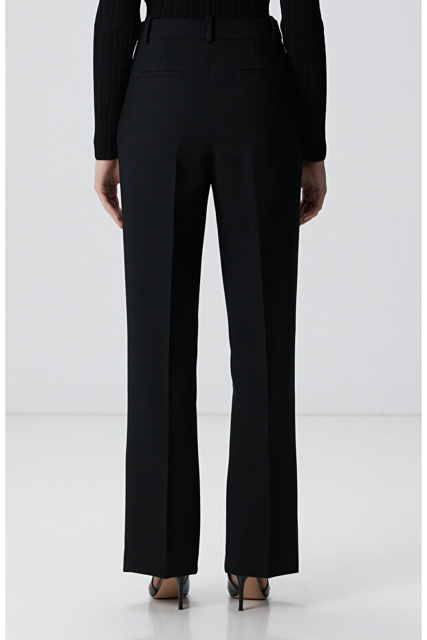 Siyah Paçası Yırtmaçlı Pantolon - 4