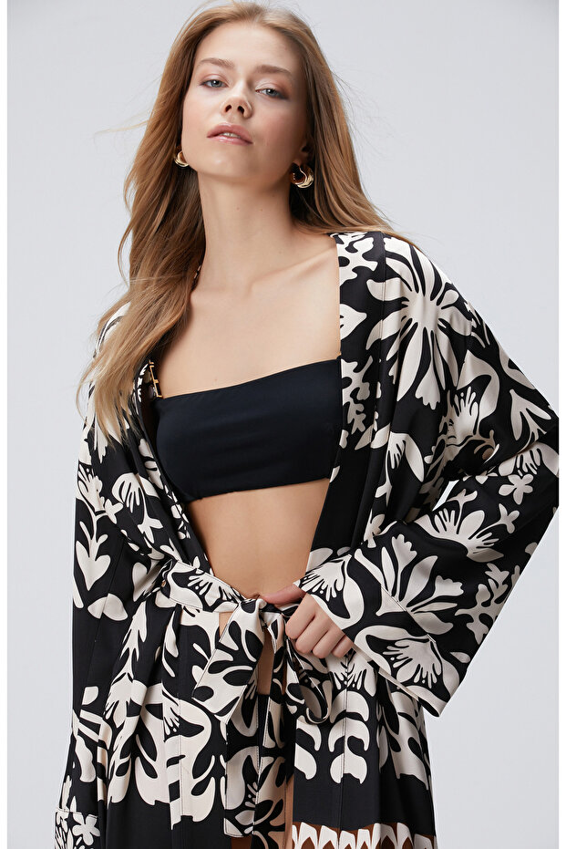 Siyah Püsküllü Desenli Kaftan - 2