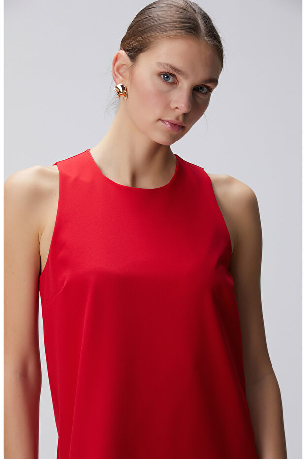 Kırmızı Elbise - 2