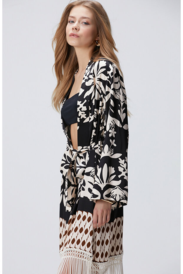 Siyah Püsküllü Desenli Kaftan - 4