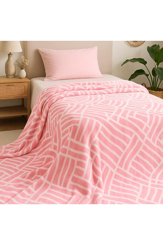 Geometric Print Flannel Blanket – Double (200x220 cm) – Soft & Cozy
