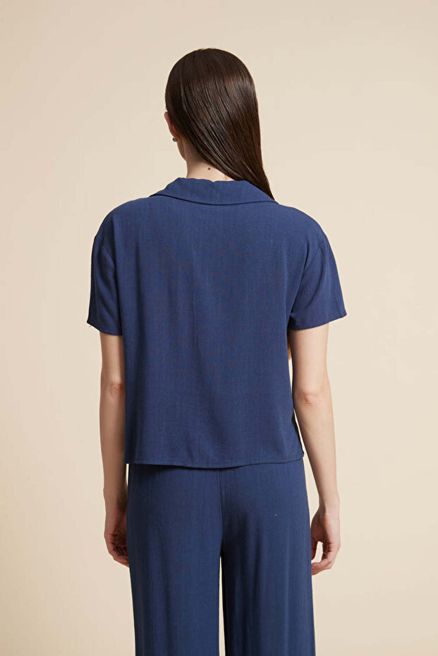 بلوزة سادة بأكمام نصفية وأزرار - 5