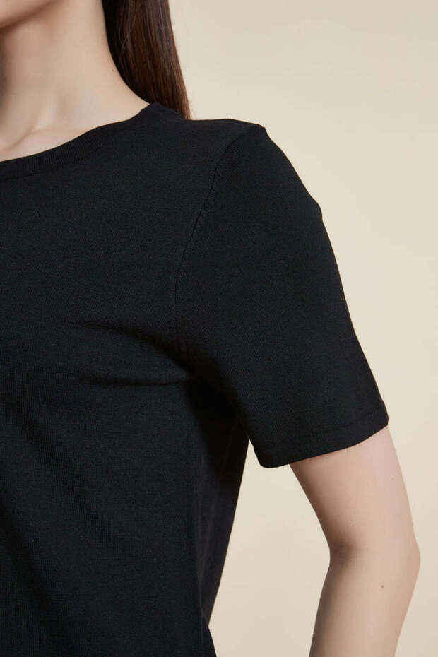 بلوزة سادة مضلعة بأكمام قصيرة - 3